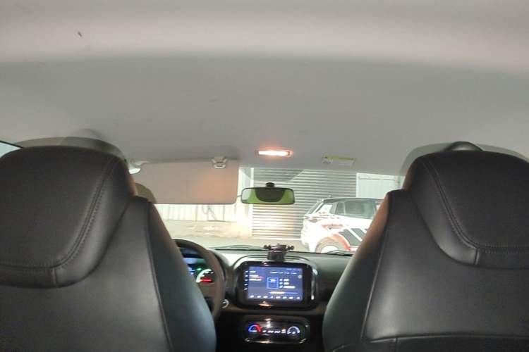 Used Roewe Clever 2021 302 km New Four-Seater Super-Efficient Version Headliner