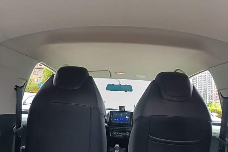 Used Roewe Clever 2021 302 km New Four-Seater Super-Efficient Version Headliner