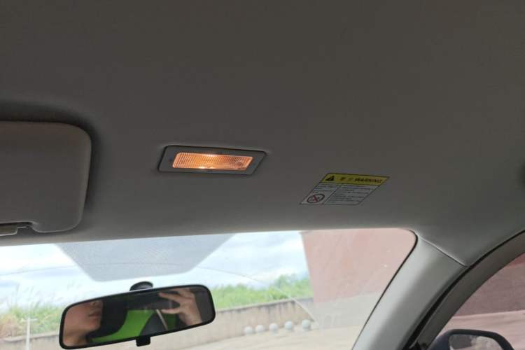 Used Roewe Clever 2021 302 km New Four-Seater Super-Efficient Version Headliner