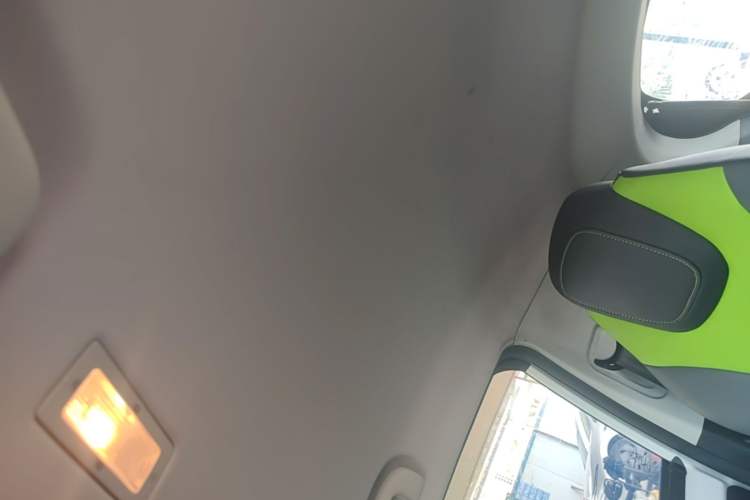 Used Roewe Clever 2021 302 km New Four-Seater Super-Efficient Version Headliner
