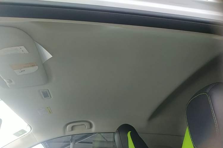 Used Roewe Clever 2021 302 km New Four-Seater Super-Efficient Version Headliner