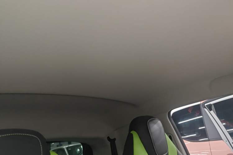 Used Roewe Clever 2021 302 km New Four-Seater Super-Efficient Version Headliner