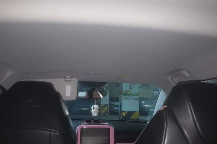 Used Roewe Clever 2021 302 km New Four-Seater Super-Efficient Version Headliner