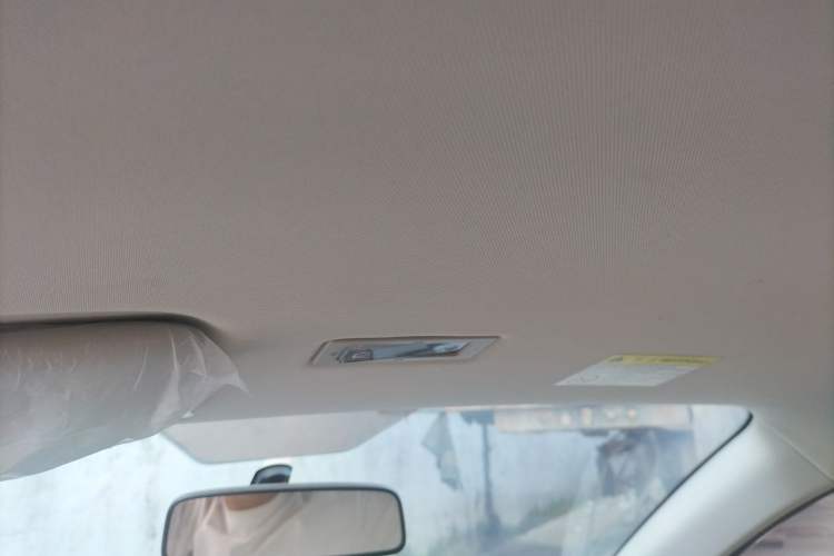 Used Roewe Clever 2021 302 km New Four-Seater Super-Efficient Version Headliner