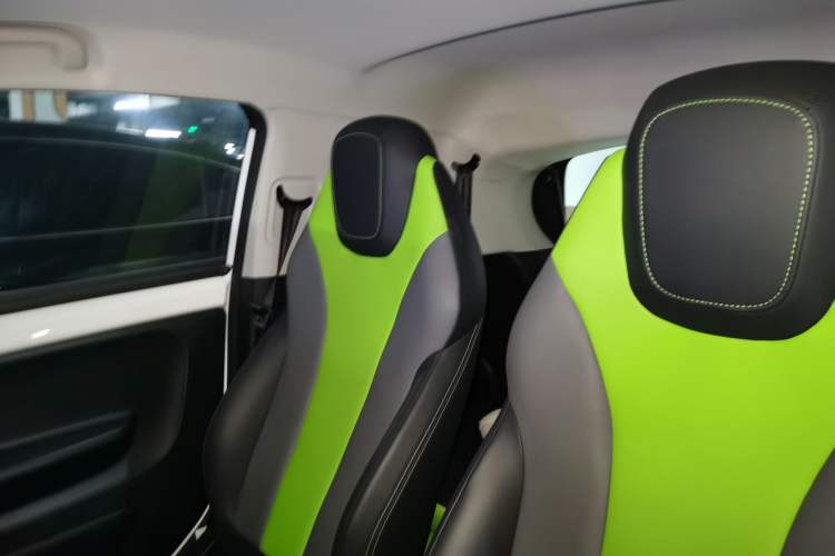 Used Roewe Clever 2021 302 km New Four-Seater Super-Efficient Version Headliner