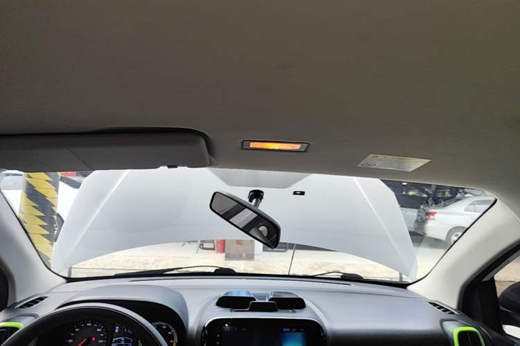 Used Roewe Clever 2021 302 km New Four-Seater Super-Efficient Version Headliner
