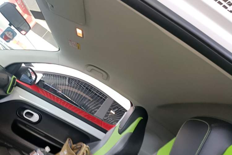 Used Roewe Clever 2021 302 km New Four-Seater Super-Efficient Version Headliner