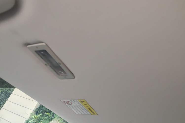 Used Roewe Clever 2021 302 km New Four-Seater Super-Efficient Version Headliner