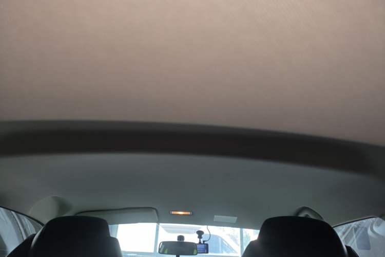 Used Roewe Clever 2021 302 km New Four-Seater Super-Efficient Version Headliner