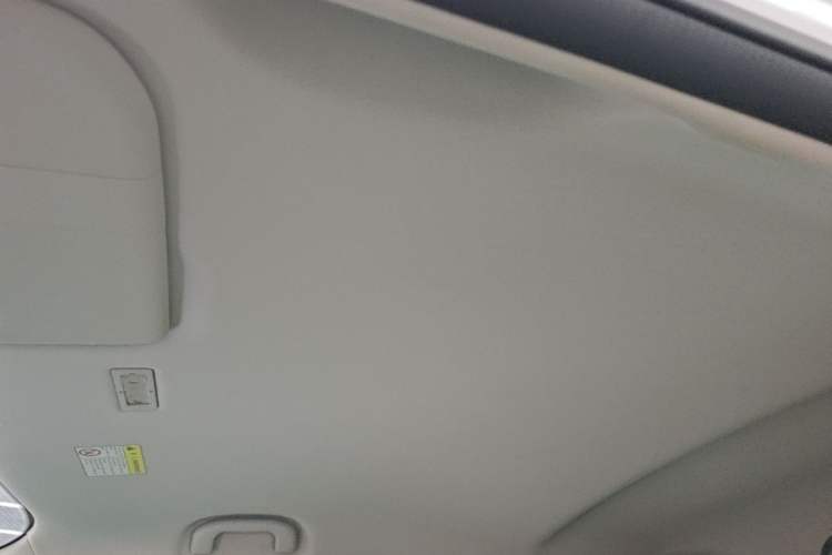 Used Roewe Clever 2021 302 km New Four-Seater Super-Efficient Version Headliner