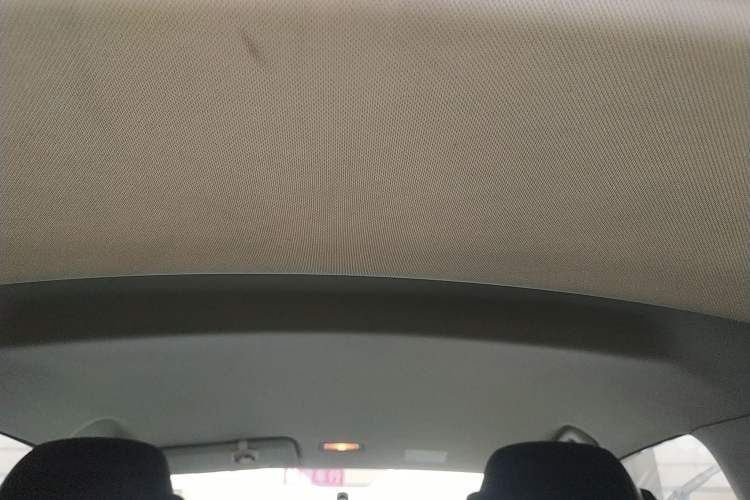 Used Roewe Clever 2021 302 km New Four-Seater Super-Efficient Version Headliner