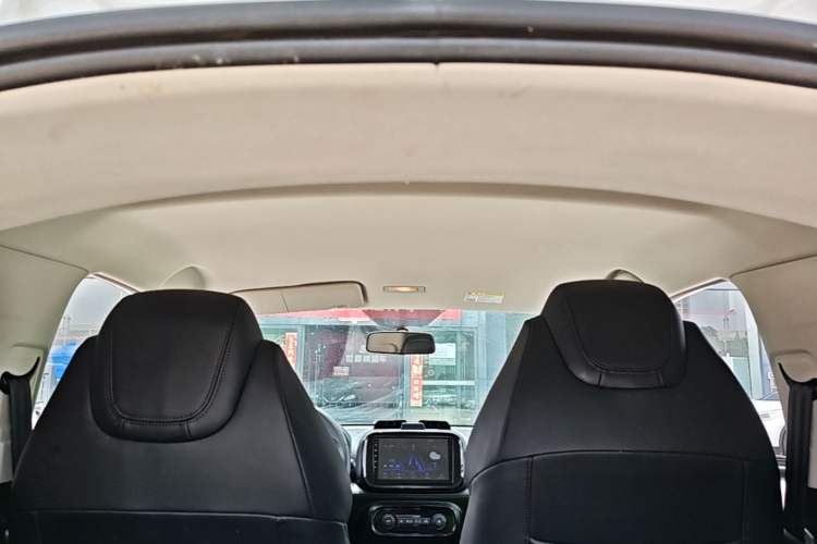 Used Roewe Clever 2021 302 km New Four-Seater Super-Efficient Version Headliner
