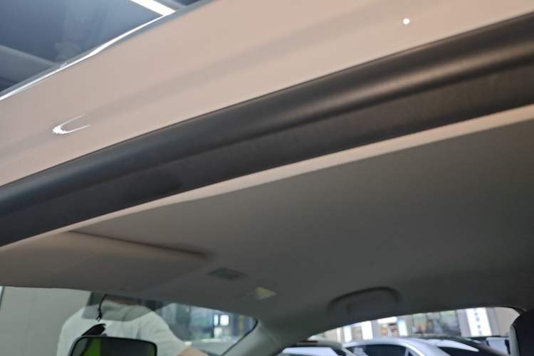 Used Roewe Clever 2021 302 km New Four-Seater Super-Efficient Version Headliner