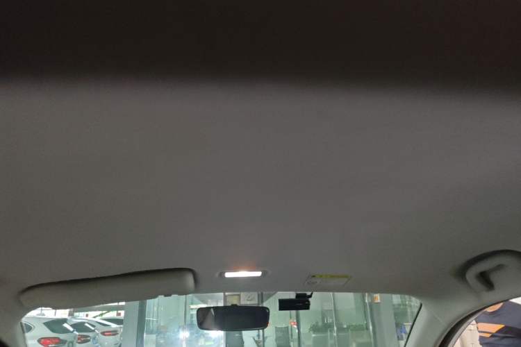 Used Roewe Clever 2021 302 km New Four-Seater Super-Efficient Version Headliner