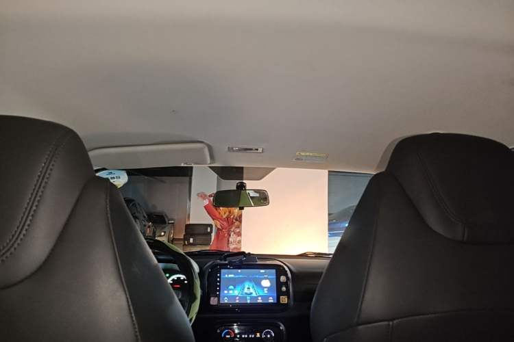Used Roewe Clever 2021 302 km New Four-Seater Super-Efficient Version Headliner