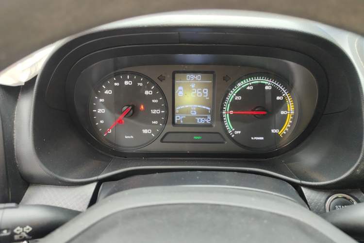 Used Roewe Clever 2021 302 km New Four-Seater Super-Efficient Version Instrument Cluster