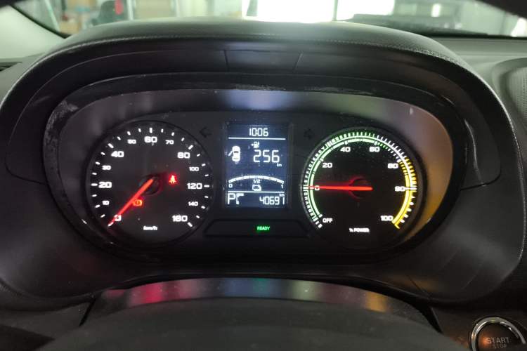 Used Roewe Clever 2021 302 km New Four-Seater Super-Efficient Version Instrument Cluster