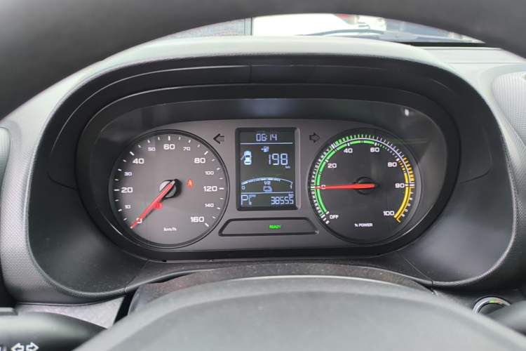 Used Roewe Clever 2021 302 km New Four-Seater Super-Efficient Version Instrument Cluster