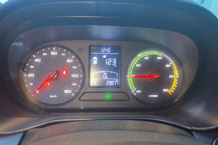 Used Roewe Clever 2021 302 km New Four-Seater Super-Efficient Version Instrument Cluster