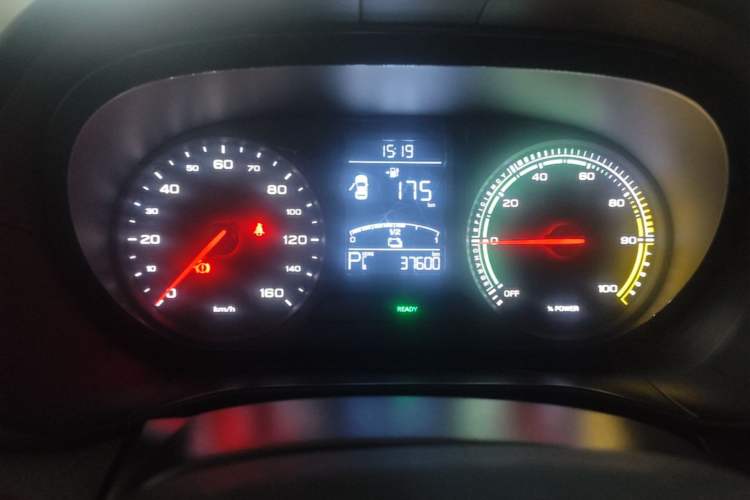 Used Roewe Clever 2021 302 km New Four-Seater Super-Efficient Version Instrument Cluster