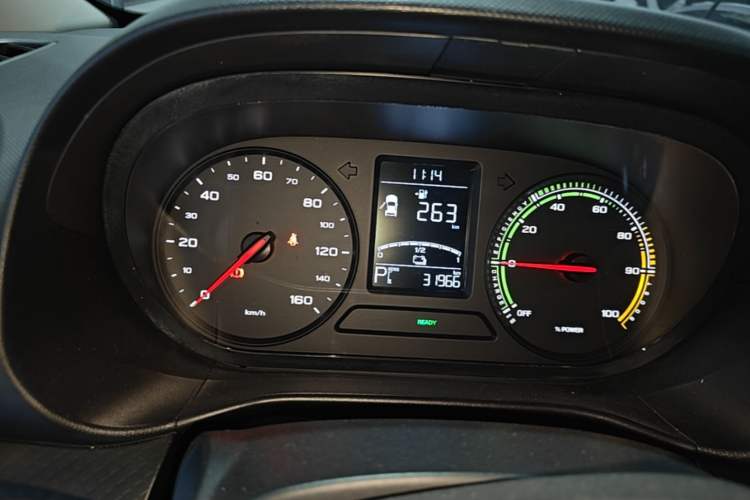 Used Roewe Clever 2021 302 km New Four-Seater Super-Efficient Version Instrument Cluster