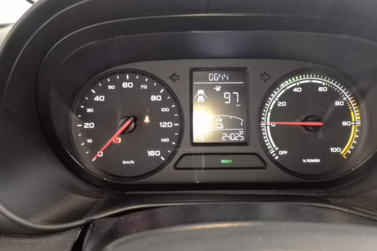 Used Roewe Clever 2021 302 km New Four-Seater Super-Efficient Version Instrument Cluster