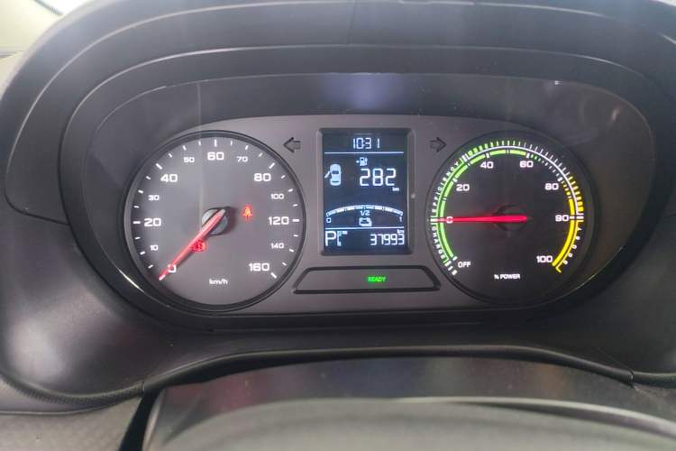 Used Roewe Clever 2021 302 km New Four-Seater Super-Efficient Version Instrument Cluster