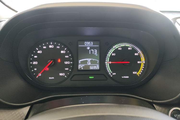 Used Roewe Clever 2021 302 km New Four-Seater Super-Efficient Version Instrument Cluster