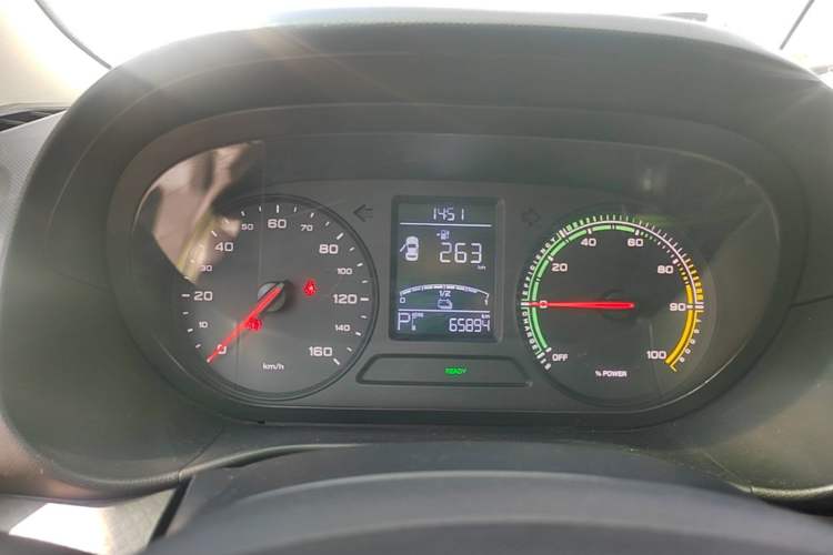 Used Roewe Clever 2021 302 km New Four-Seater Super-Efficient Version Instrument Cluster