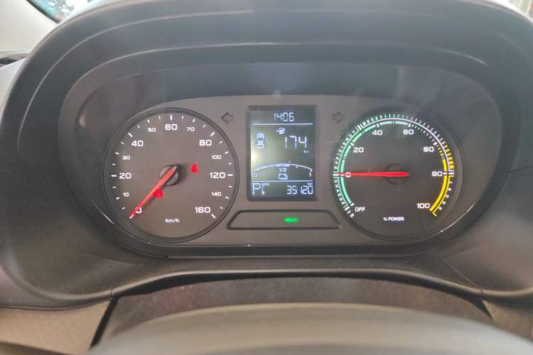 Used Roewe Clever 2021 302 km New Four-Seater Super-Efficient Version Instrument Cluster