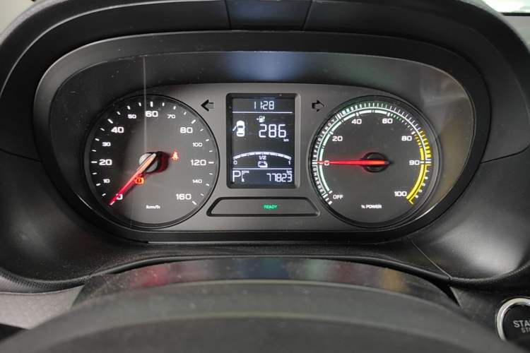 Used Roewe Clever 2021 302 km New Four-Seater Super-Efficient Version Instrument Cluster