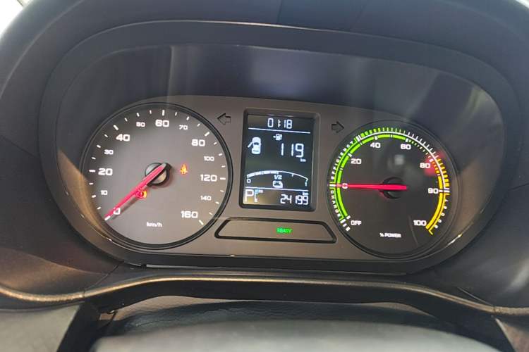 Used Roewe Clever 2021 302 km New Four-Seater Super-Efficient Version Instrument Cluster