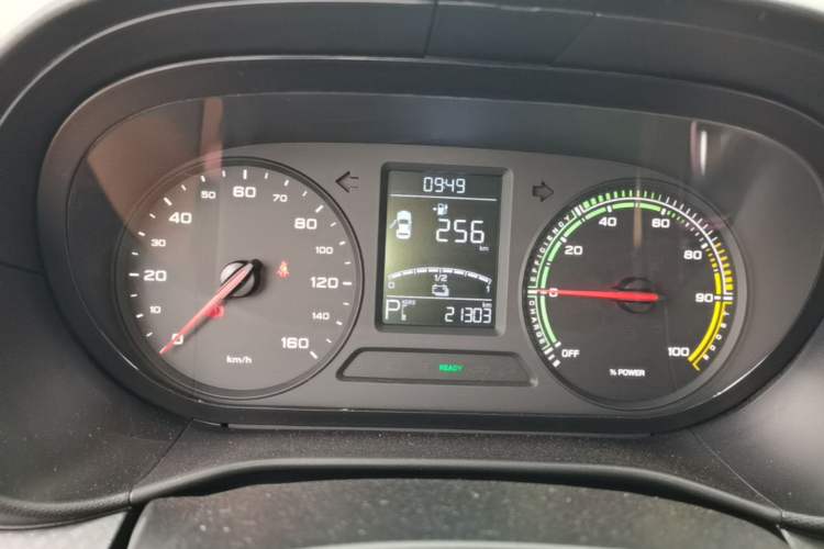 Used Roewe Clever 2021 302 km New Four-Seater Super-Efficient Version Instrument Cluster