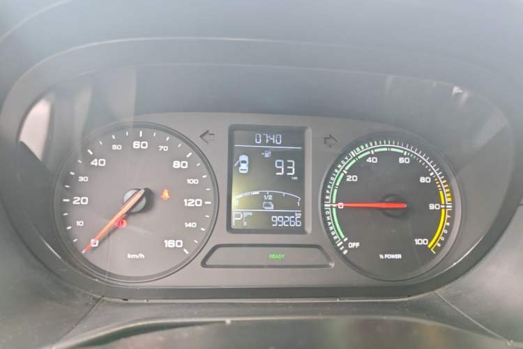 Used Roewe Clever 2021 302 km New Four-Seater Super-Efficient Version Instrument Cluster
