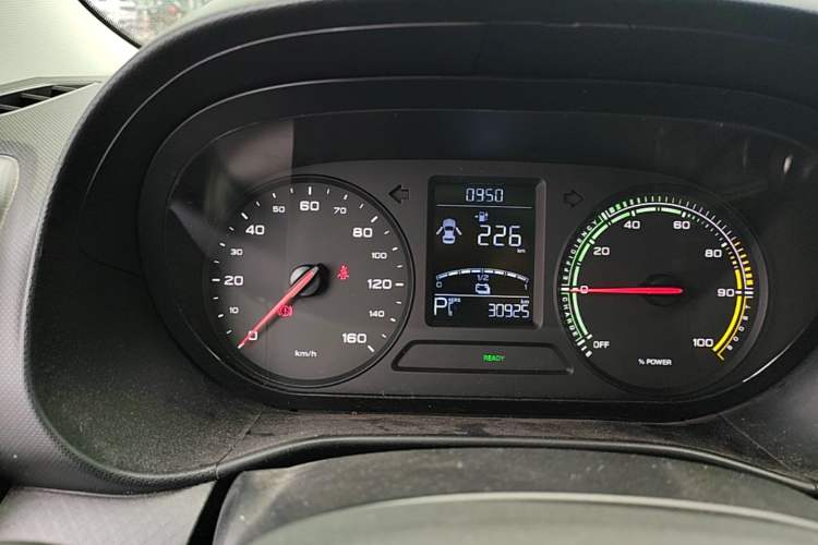 Used Roewe Clever 2021 302 km New Four-Seater Super-Efficient Version Instrument Cluster