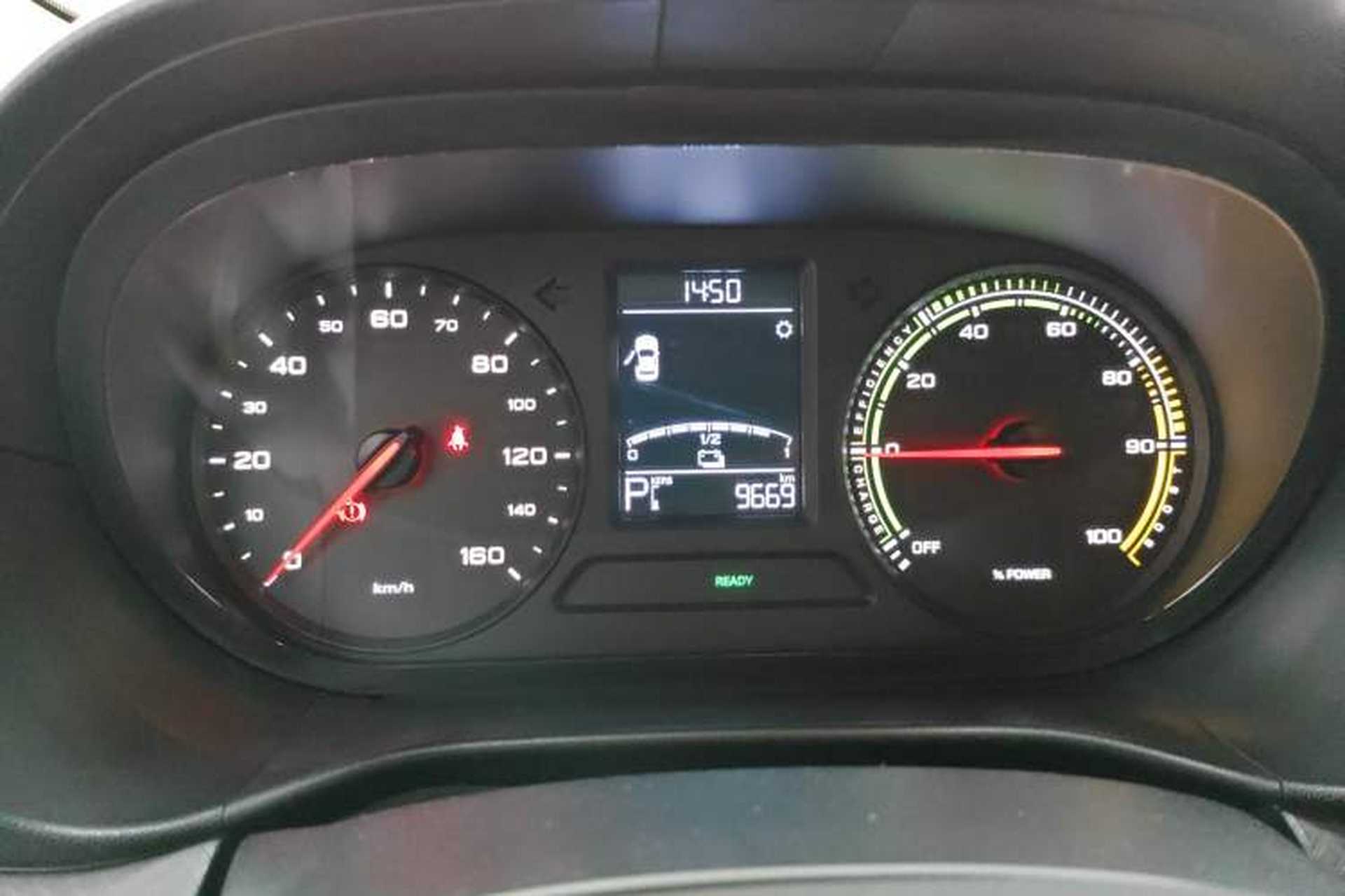 Used Roewe Clever 2021 302 km New Four-Seater Super-Efficient Version Instrument Cluster