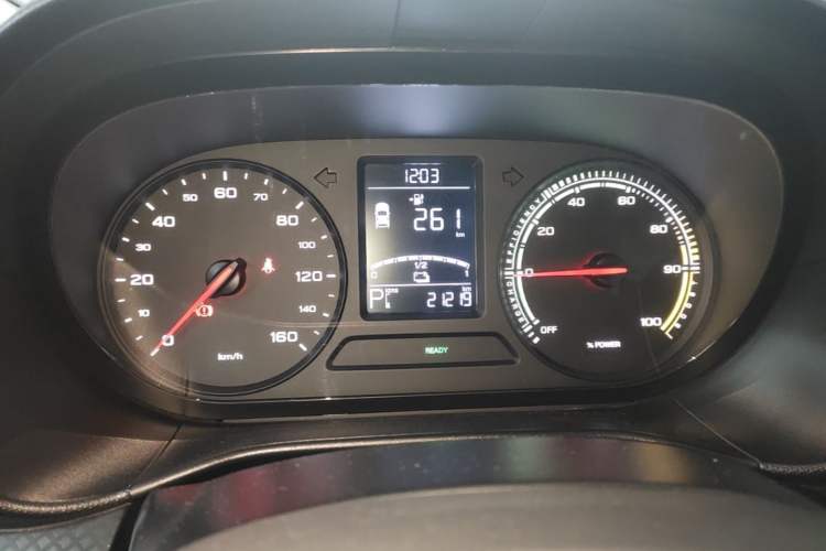Used Roewe Clever 2021 302 km New Four-Seater Super-Efficient Version Instrument Cluster