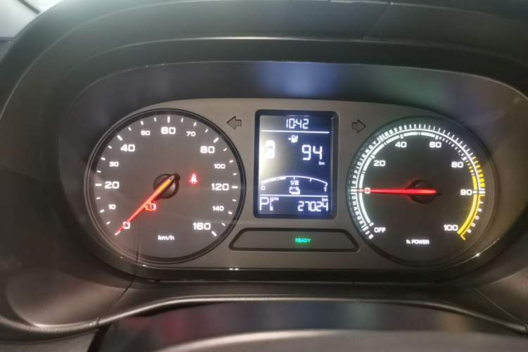 Used Roewe Clever 2021 302 km New Four-Seater Super-Efficient Version Instrument Cluster