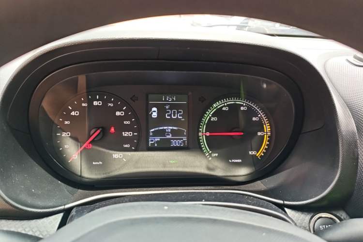 Used Roewe Clever 2021 302 km New Four-Seater Super-Efficient Version Instrument Cluster