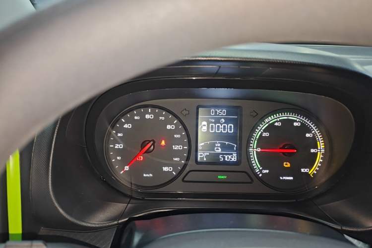Used Roewe Clever 2021 302 km New Four-Seater Super-Efficient Version Instrument Cluster