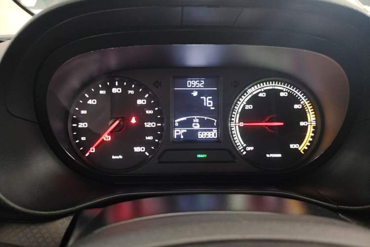 Used Roewe Clever 2021 302 km New Four-Seater Super-Efficient Version Instrument Cluster