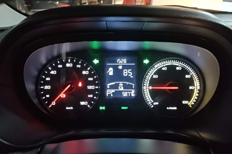 Used Roewe Clever 2021 302 km New Four-Seater Super-Efficient Version Instrument Cluster