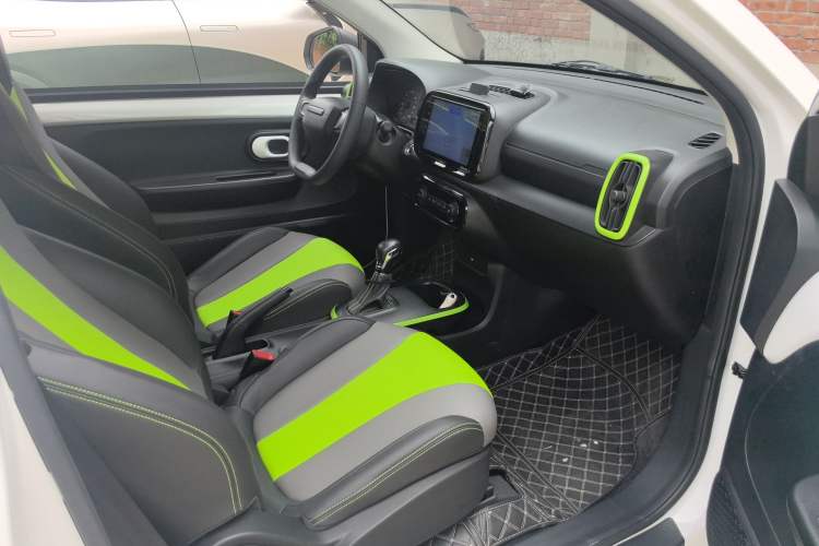 Used Roewe Clever 2021 302 km New Four-Seater Super-Efficient Version Interior 1
