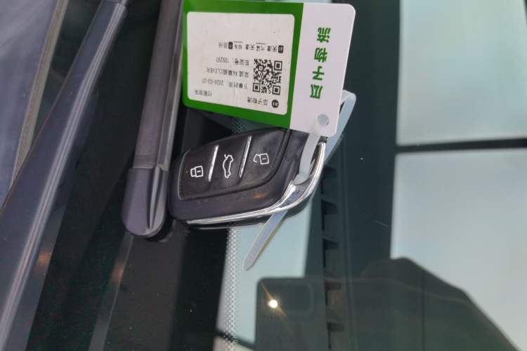Used Roewe Clever 2021 302 km New Four-Seater Super-Efficient Version Interior 1