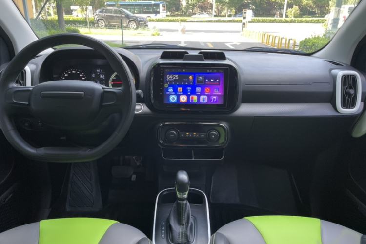 Used Roewe Clever 2021 302 km New Four-Seater Super-Efficient Version Interior 1