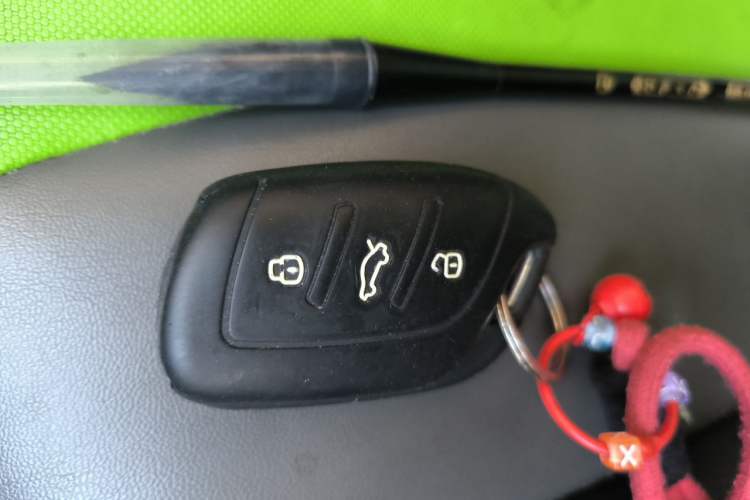 Used Roewe Clever 2021 302 km New Four-Seater Super-Efficient Version Interior 1