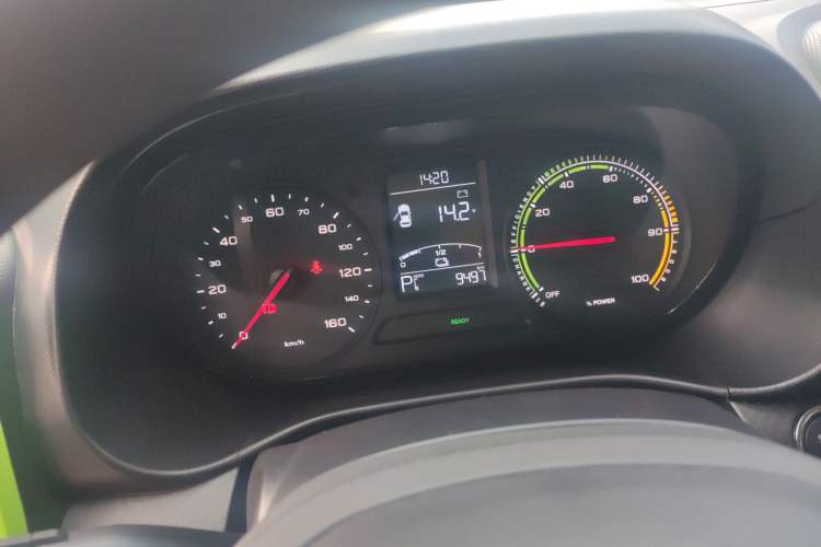 Used Roewe Clever 2021 302 km New Four-Seater Super-Efficient Version Interior 1