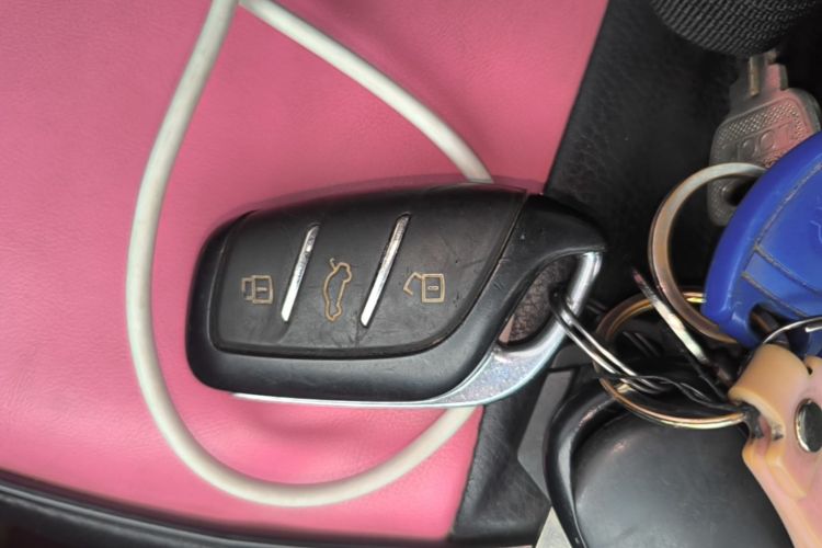 Used Roewe Clever 2021 302 km New Four-Seater Super-Efficient Version Interior 1