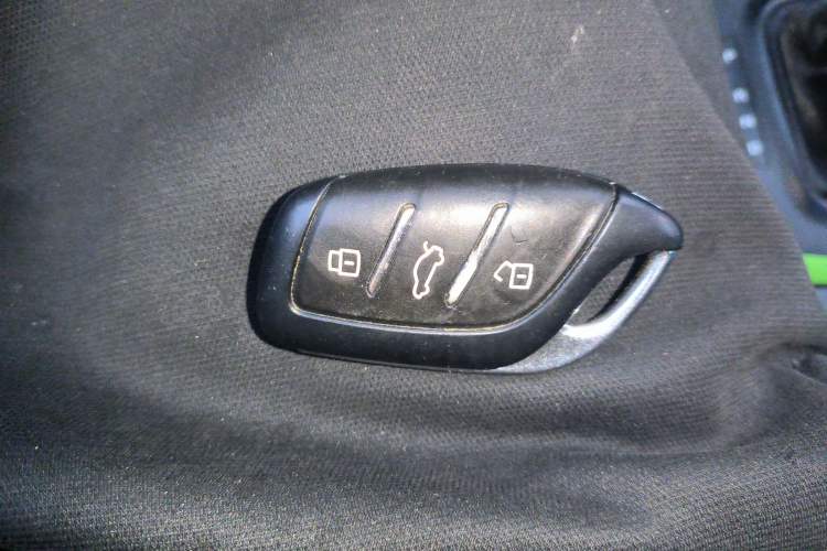 Used Roewe Clever 2021 302 km New Four-Seater Super-Efficient Version Interior 1
