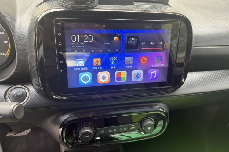 Used Roewe Clever 2021 302 km New Four-Seater Super-Efficient Version Interior 2